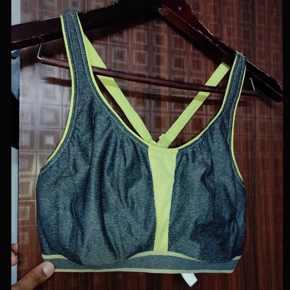 Grey CrossBack Sports Bra 😍 - Picture 8 of 8